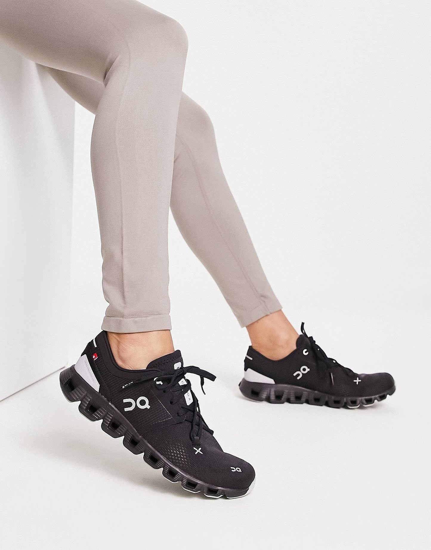 On Running Cloud X 3 trainers in black K